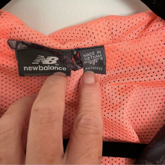 New Balance Running Jacket. EUC Size Small - Picture 7 of 10